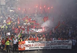 Dav stávkujících v Marseille.