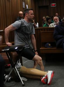 Pistorius si sundal protézy na žádost obhájce.