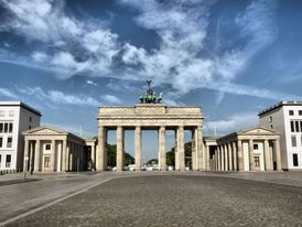 Západní a východní Berlín rozdělovala Braniborská brána.