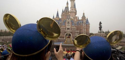 Šanghajský Disneyland se může pyšnit největším zámkem na světě.