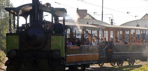 Starobylá tramvaj Caroline z roku 1889 je podle některých znalců jediná funkční parní tramvaj ve střední Evropě.