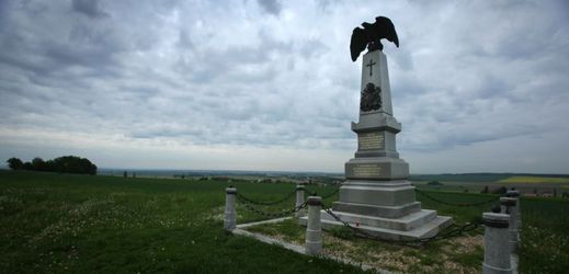 Pomník padlých vojáků u Chlumce u Hradce Králové, kde se v roce 1866 odehrála bitva mezi Rakouskem a Pruskem.