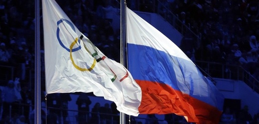 Ruská a olympijská vlajka. 