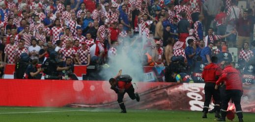 Nepokoje na stadionu v utkání Chorvatsko - Česko. 