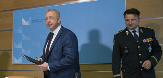 Proč ministr vnitra Milan Chovanec (vlevo) a policejní prezident Tomáš Tuhý tolik spěchali s reformou policie?