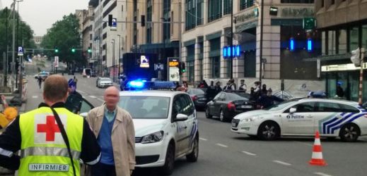 Z místa hrozícího bombového útoku (centrum Bruselu).  