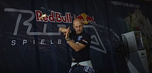 Druhý český pilot v seriálu Red Bull Air Race Petr Kopfstein