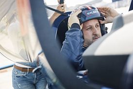 Český pilot v seriálu Red Bull Air Race Petr Kopfstein před vzlétnutím