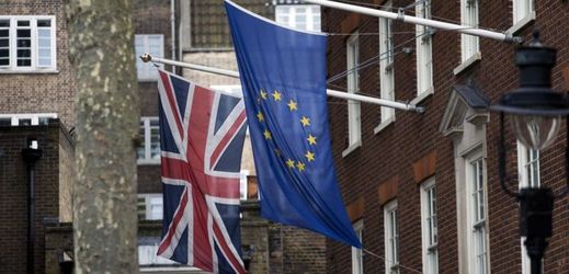 Britové budou ve čtvrtek hlasovat, jestli setrvají v EU nebo ne.