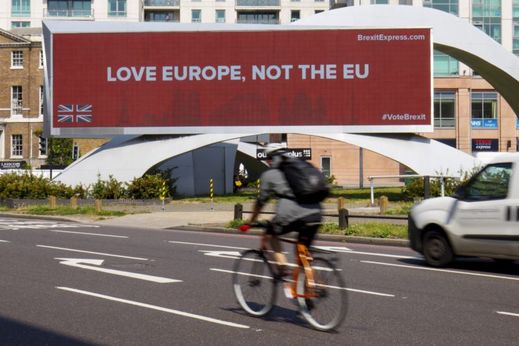 "Milujeme Evropu, ne EU."
