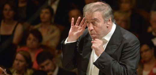 Dirigent Gergijev vystoupí 25. července v Obecním domě v Praze.