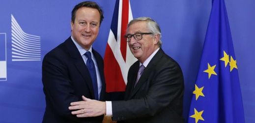 Britský premiér David Cameron a předseda Evropské komise Jean-Paul Juncker.