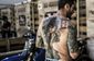 Motorkáři nejsou žádná ořezávátka a rozsáhlá tetování k nim prostě patří.
