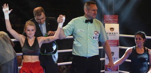 Boxerka Fabiána Bytyqi obhájila titul mistryně světa