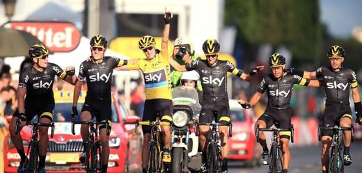 Chris Froome a jeho tým na Tour de France