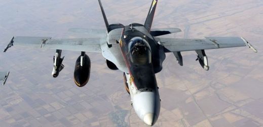 Armádní letoun se chystá bombardovat pozice takzvaného Islámského státu (ilustrační foto).