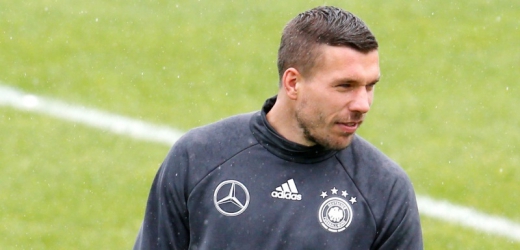 Ke kritikům nového formátu fotbalového mistrovství Evropy se zařadil i německý reprezentant Lukas Podolski. 
