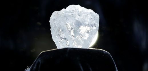 Podle odhadů by se diamant Lesedi La Rona mohl vydražit za více než sedmdesát milionů dolarů.
