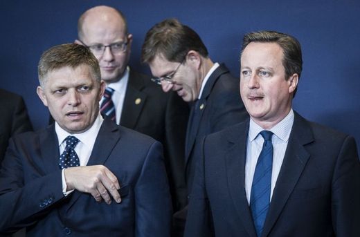Odstupující britský premiér David Cameron (vpravo) s premiérem Slovenska Robertem Ficem. Takzvaný brexit je jeden z faktorů, které podstatně ovlivní slovenské předsednictví.