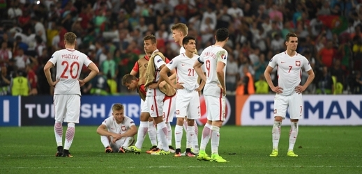 Polští fotbalisté na mistrovství Evropy ve Francii ani jednou neprohráli a inkasovali pouhé dva góly, přesto pro ně turnaj ve čtvrtfinále skončil, když je vyřadili Portugalci na pokutové kopy. 