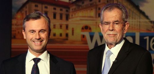Prezidentští kandidáti Norbert Hofer a Van de Bellen.