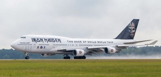 Boeing 747-8 oblibuje i metalová skupina Iron Maiden, která v něm přiletěla do Německa (ilustrační foto).