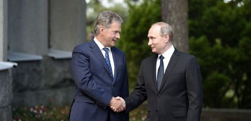 Finský prezident Sauli Niinisto (vlevo) a jeho ruský protějšek Vladimir Putin.