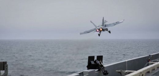 Rusové pošlou do boje proti povstalcův v Sýrii svou jedinou aktivní letadlovou loď Admirál Kuzněcov (ilustrační foto).