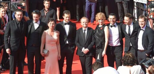 Tvůrci filmu Anthropoid se takto fotili na festivalu v Karlových Varech, kde proběhla slavnostní premiéra snímku z britsko-české produkce.
