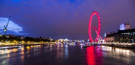 Londýnské oko v metropoli Anglie.