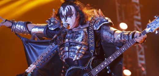 Za vystoupení Kiss byli pořadatelé ochotni zaplatit i půl milionu.