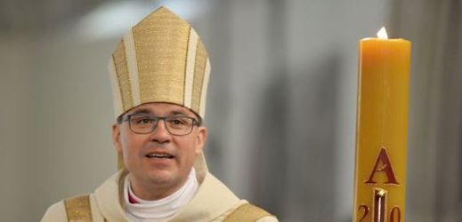 Biskup Tomáš Holub.