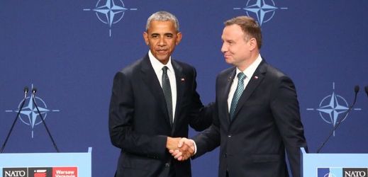 Americký prezident Barack Obama se v pátek ve Varšavě sešel se svým polským protějškem Andrzejem Dudou.