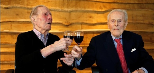 Belgičtí bratři Pieter a Paulus Langerockovi oslavili v pátek 103. narozeniny.