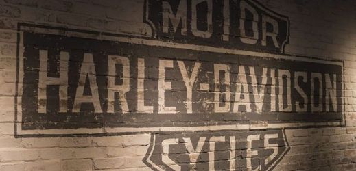 Logo motocykolvé firmy Harley Davidson.