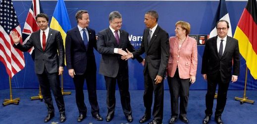 Zástupci států na summitu NATO ve Varšavě.