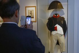 Napoleonova uniforma ve Vojenském muzeu.