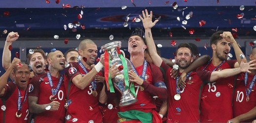 K vítězství ve finále mistrovství Evropy pomohl fotbalistům Portugalska mimo jiné i proslov trenéra Fernanda Santose. 