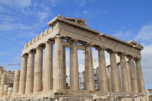 Tento chrám se nachází v asi nejznámější akropoli na světě. Jak se jmenuje?
