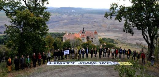 Aktivisté v Jezeří v Krušných horách.