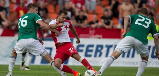 Slavia v Tallinnu prohrála 1:3. V akci slávistický Josef Hušbauer.