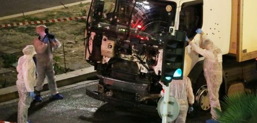 Nákladní auto útočníka v Nice.