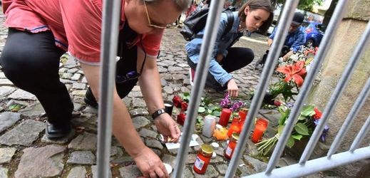 Lidé po celém světě zapalují svíčky na výraz soustrasti s obětmi a pozůstalými po masakru v Nice (ilustrační foto).