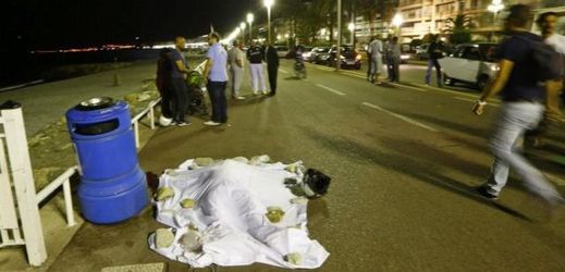 Po útoku v Nice zemřelo přes 80 lidí.