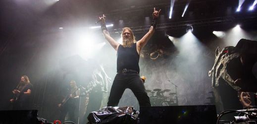 Největším tahákem byla letos švédská skupina Amon Amarth. Na snímku zpěvák Johan Hegg.
