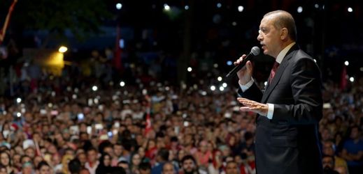 Turecký prezident Tayyip Erdogan je ochoten obnovit v zemi trest smrti.