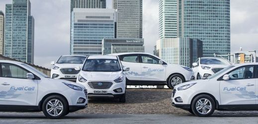Mezi alternativními pohony nabízí Hyundai i vodíkový v modelu ix35 Fuel Cell.