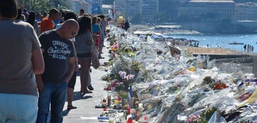 Parlament podpořil výjimečný stav po vražedném útoku v Nice. 