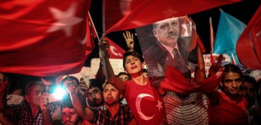 Podporovatelé tureckého prezidenta Erdogana.