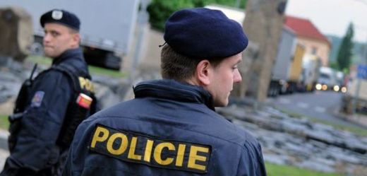 V Makedonii je nyní 40 českých policistů, zůstanou do začátku srpna.